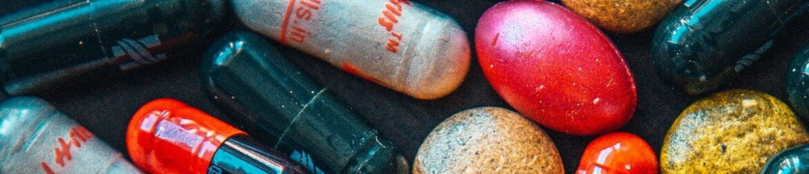 Kolorowe ampułki i tabletki - Jak udowodnić handel narkotykami?